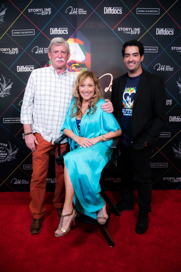 A photo of Tamara, Marc, and Thiago on the red carpet.